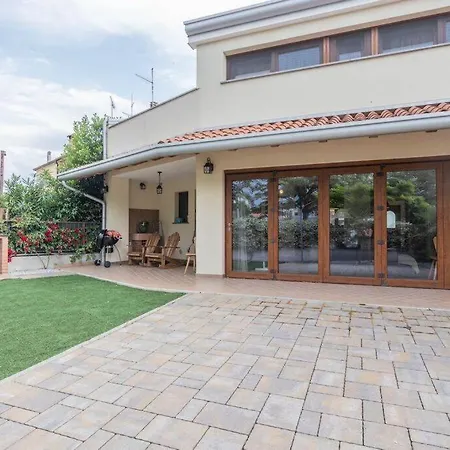 Lovely House In The Peacefull Place Of * Градо