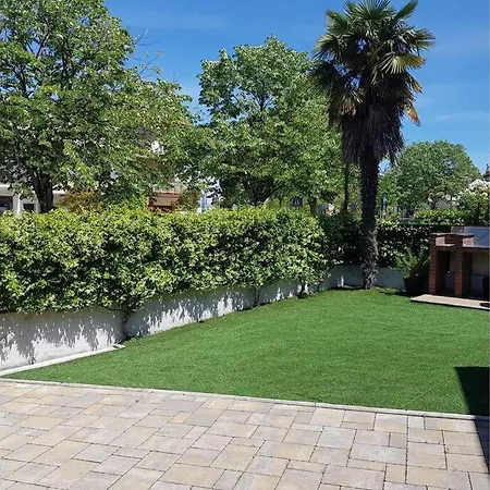 Lovely House In The Peacefull Place Of Villa *