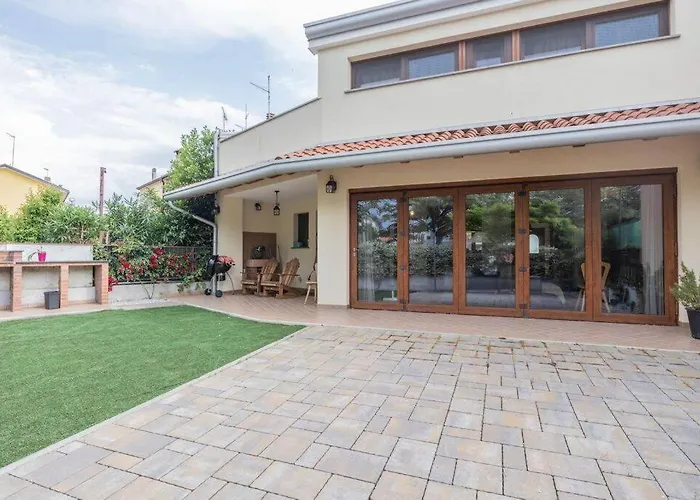 Lovely House In The Peacefull Place Of * Градо